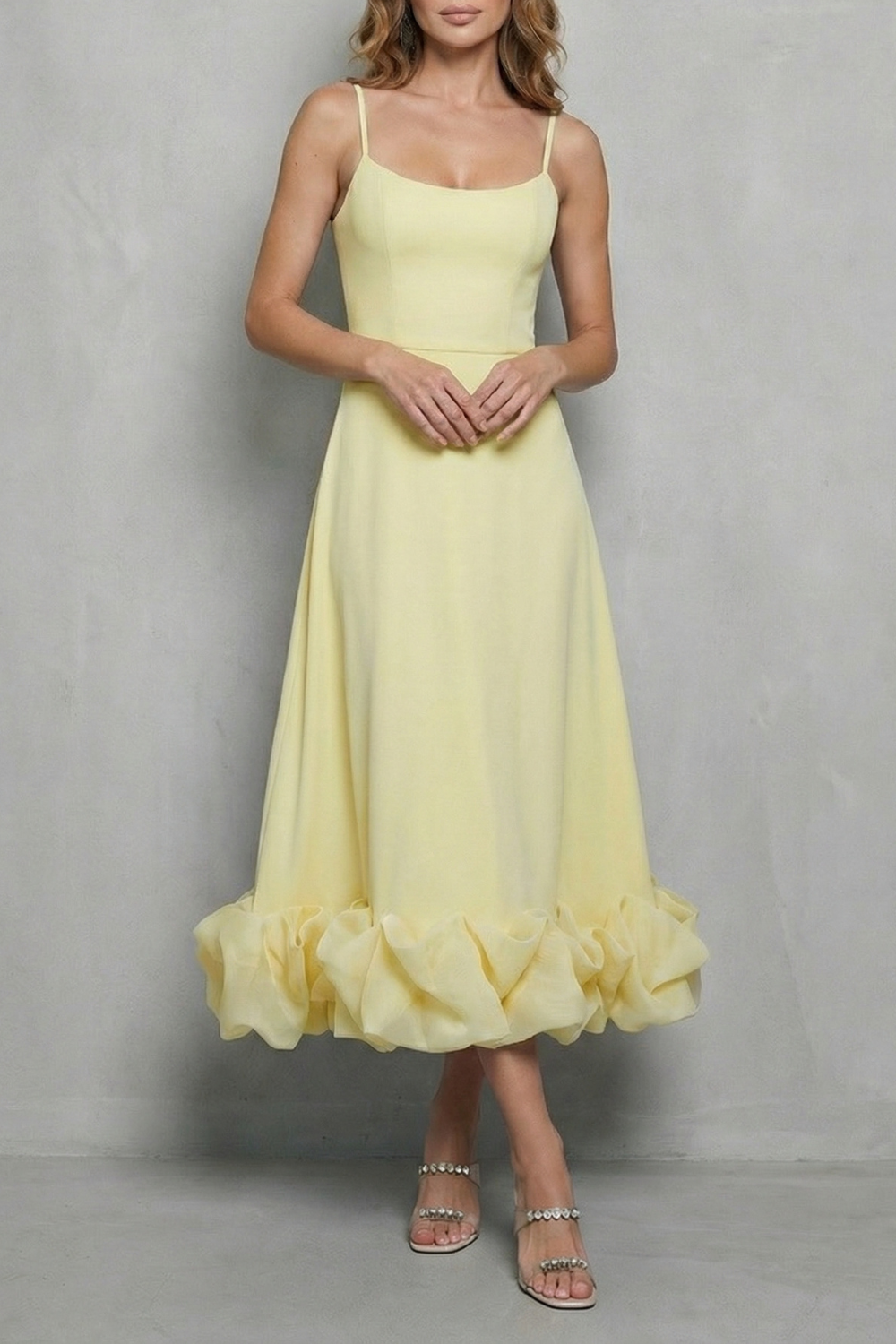 Elowenne – Romantisches Kleid mit Rüschensaum – Ärmelloses Midikleid