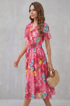 Rosévara – Tropisch-florales Flair – Midikleid