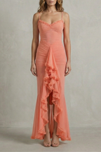 Phoebe – Femininer Rüschenzauber – Ärmelloses High-Low Maxikleid