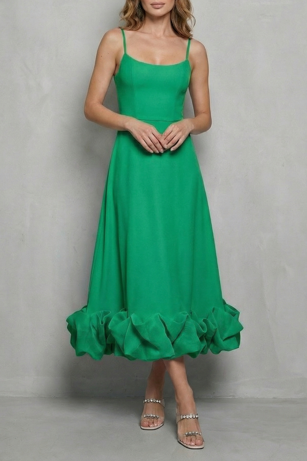 Elowenne – Romantisches Kleid mit Rüschensaum – Ärmelloses Midikleid