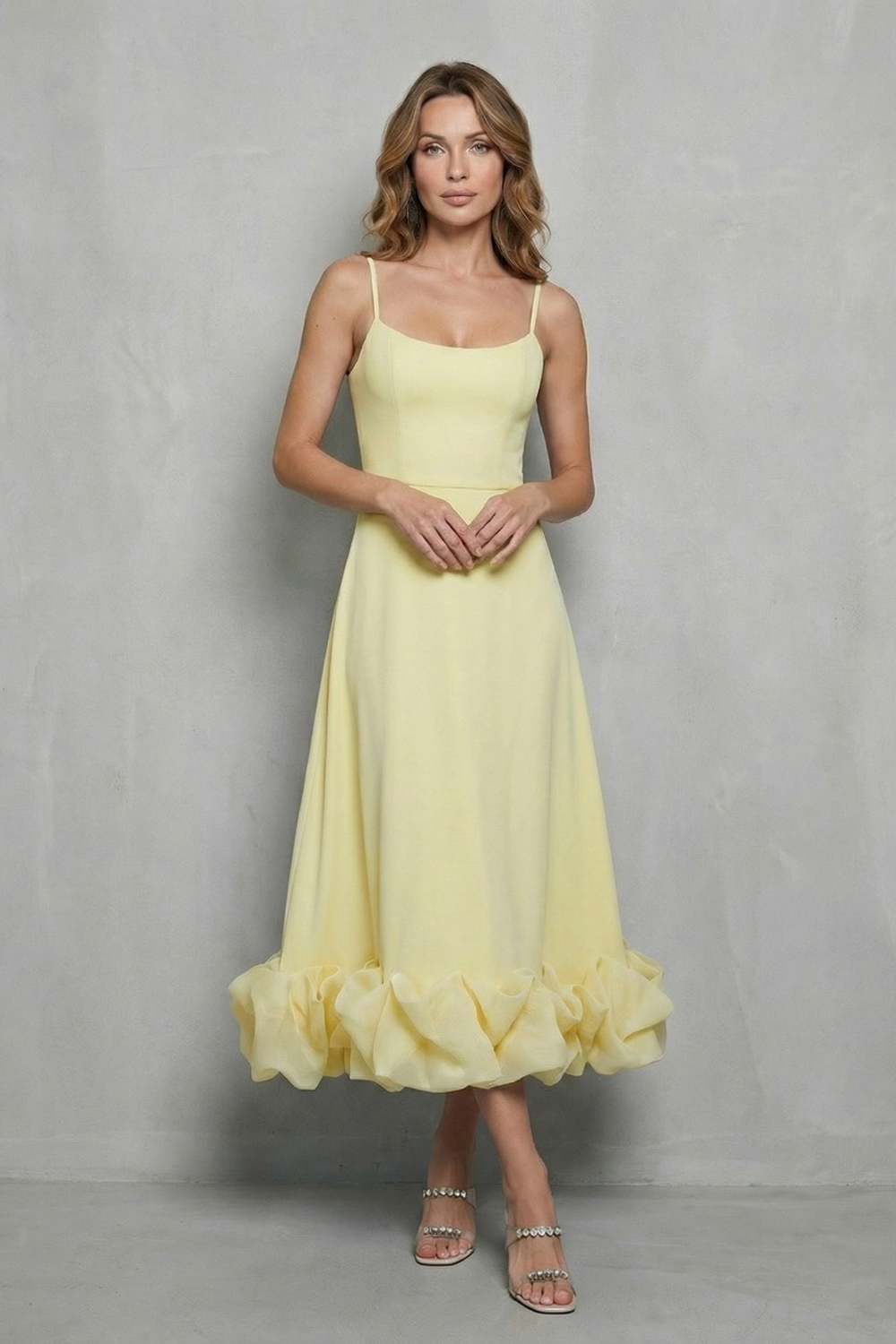 Elowenne – Romantisches Kleid mit Rüschensaum – Ärmelloses Midikleid